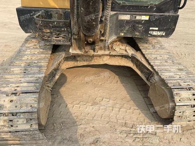 轉(zhuǎn)盤和下車架正前（工作和回轉(zhuǎn)裝置）