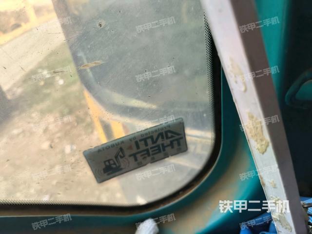 左后方玻璃角標(biāo)（駕駛室部分）