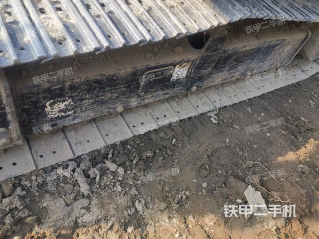 單側(cè)履帶整體(整機外觀) 單側(cè)履帶整體(整機外觀)