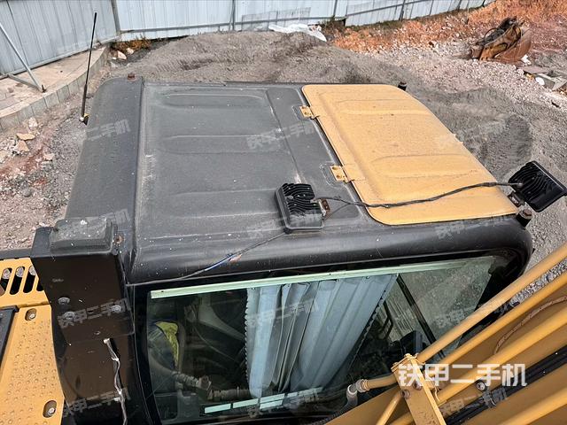 駕駛室頂部(整機外觀) 駕駛室頂部(整機外觀)