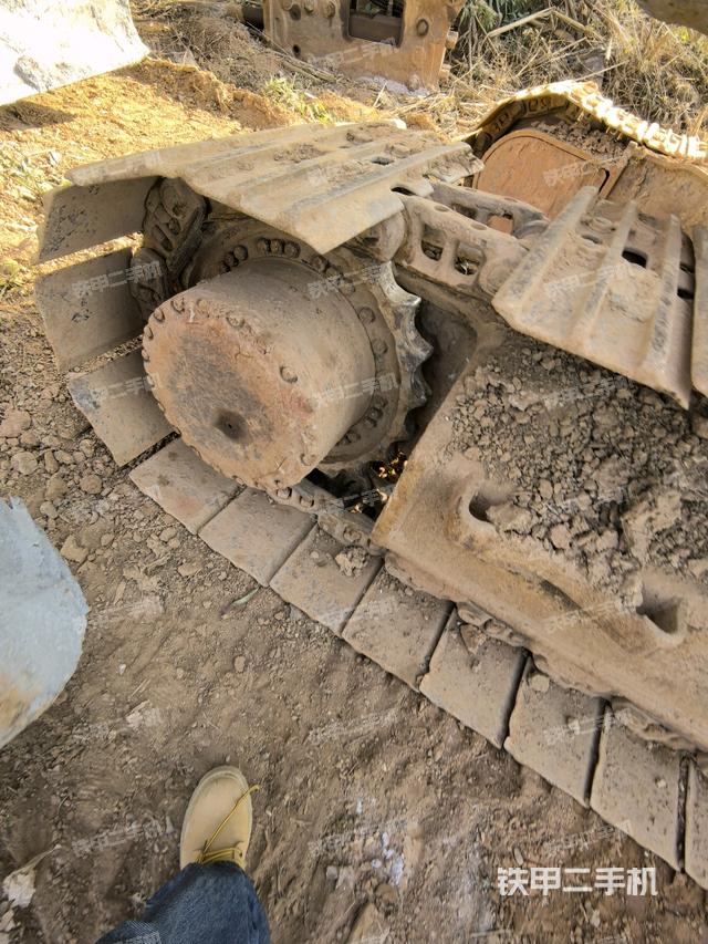 左驅(qū)動輪（行走機(jī)構(gòu)）