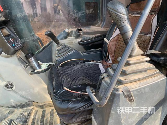 駕駛室整體(整機(jī)外觀) 駕駛室整體(整機(jī)外觀)