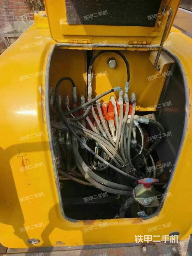 回轉(zhuǎn)馬達和主控閥（整機外觀）