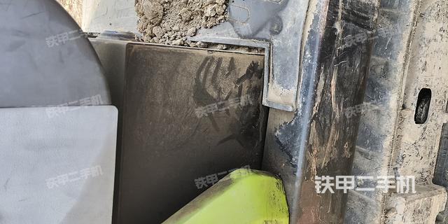 液压泵舱室正面整体（整机外观）