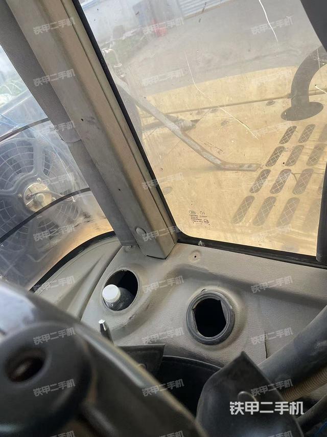 后窗玻璃角標(biāo)（駕駛室部分）