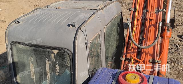 驾驶室顶部（整机外观）