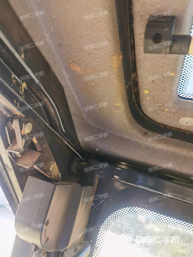 左后方玻璃角標(biāo)（駕駛室部分）