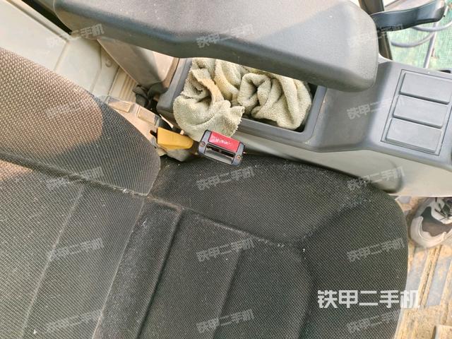 座椅左側(cè)控制臺(tái)/音響/含左手柄(駕駛室部分) 座椅左側(cè)控制臺(tái)/音響/含左手柄(駕駛室部分)