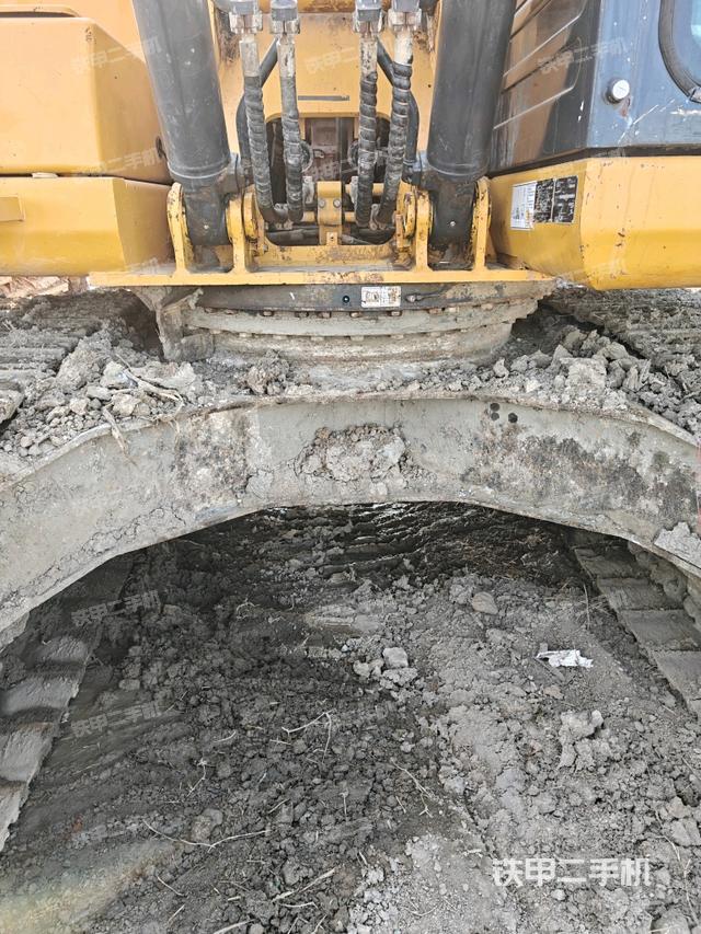 轉(zhuǎn)盤(pán)和下車(chē)架正前（工作和回轉(zhuǎn)裝置）