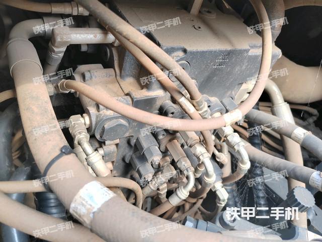 回转马达和主控阀（整机外观）