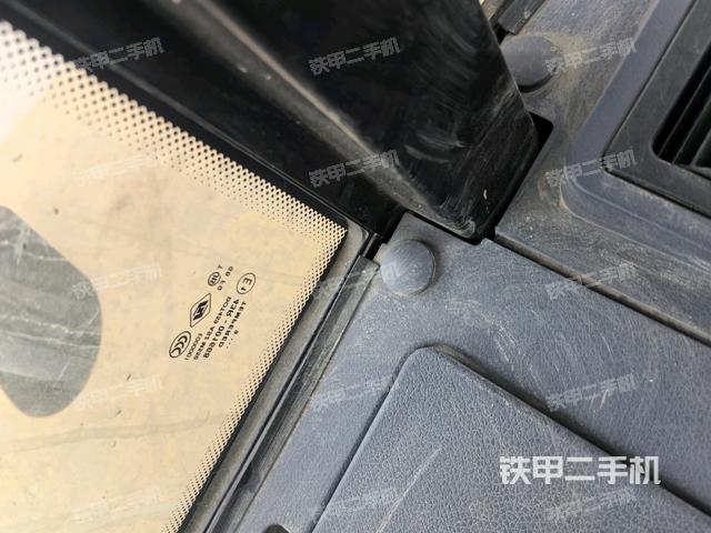 左后方玻璃角標(biāo)（駕駛室部分）