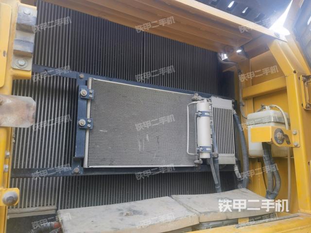 散熱器正面(大件艙室) 散熱器正面(大件艙室)