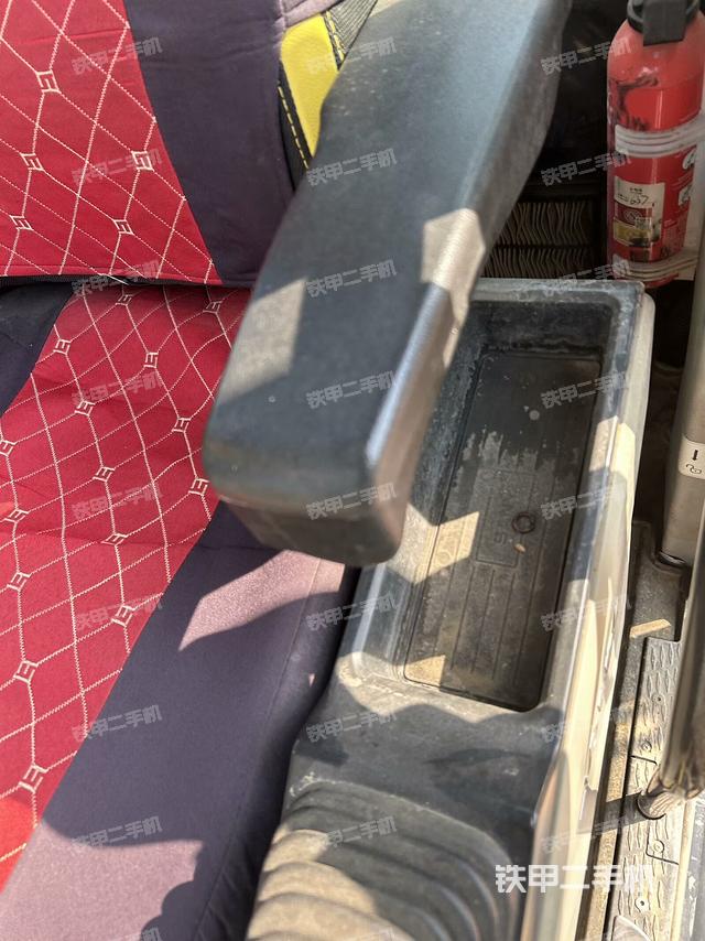 座椅左側控制臺/音響/含左手柄（駕駛室部分）