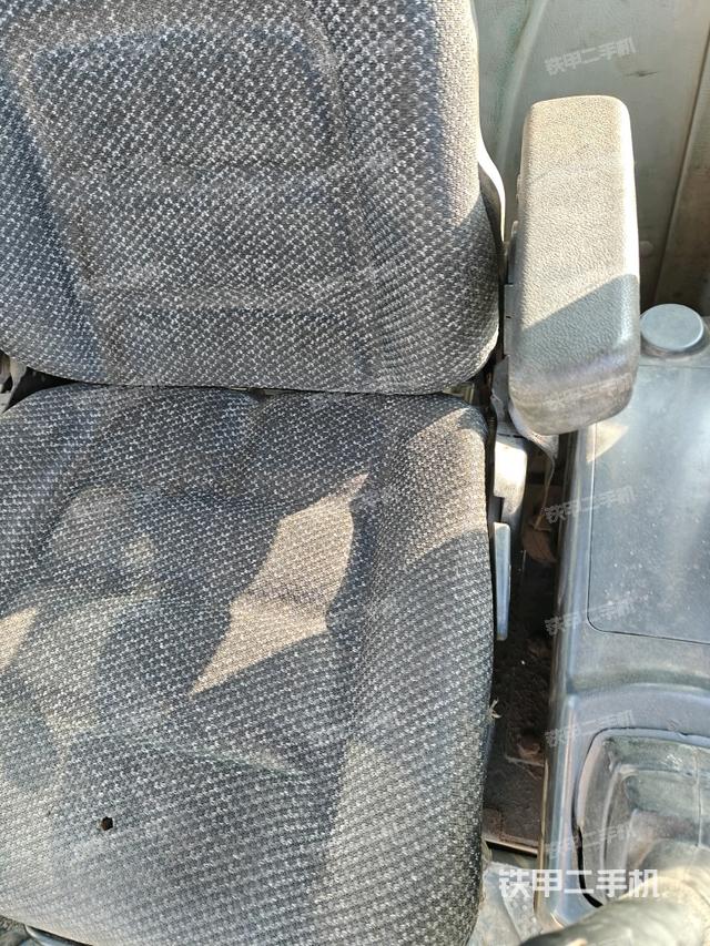 座椅左側(cè)控制臺(tái)/音響/含左手柄（駕駛室部分）