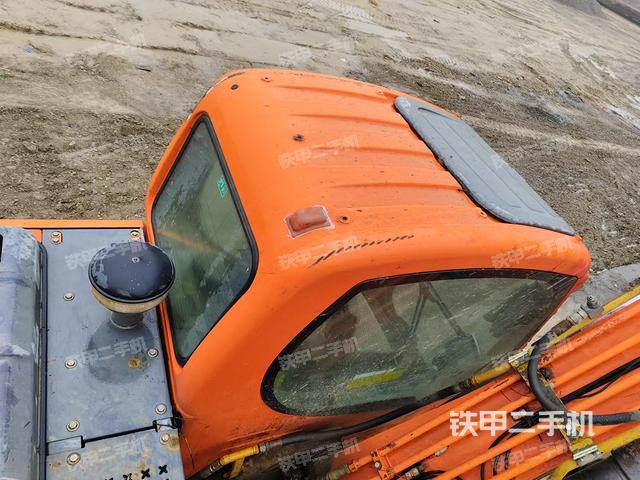 駕駛室頂部（整機(jī)外觀）