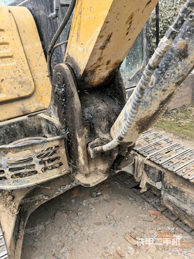 大臂根部?斜（工作和回轉(zhuǎn)裝置）