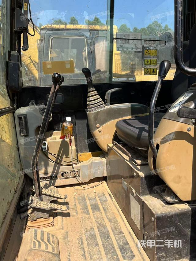 驾驶室整体（整机外观）