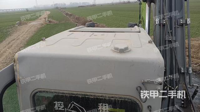 駕駛室頂部（整機外觀）