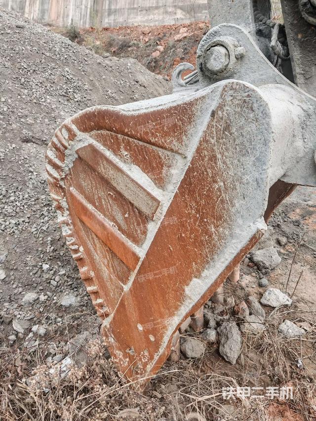 铲斗45度(工作和回转装置) 铲斗45度(工作和回转装置)