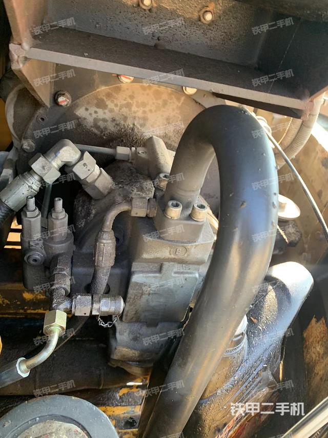 液壓泵艙室正面整體(整機(jī)外觀) 液壓泵艙室正面整體(整機(jī)外觀)