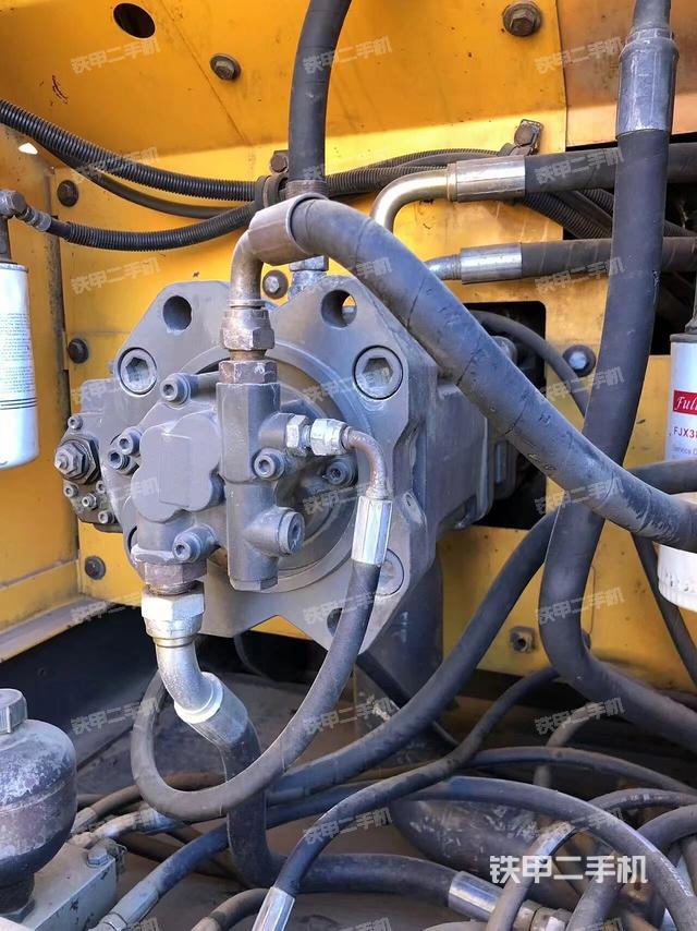 液壓泵艙室正面整體(整機(jī)外觀) 液壓泵艙室正面整體(整機(jī)外觀)