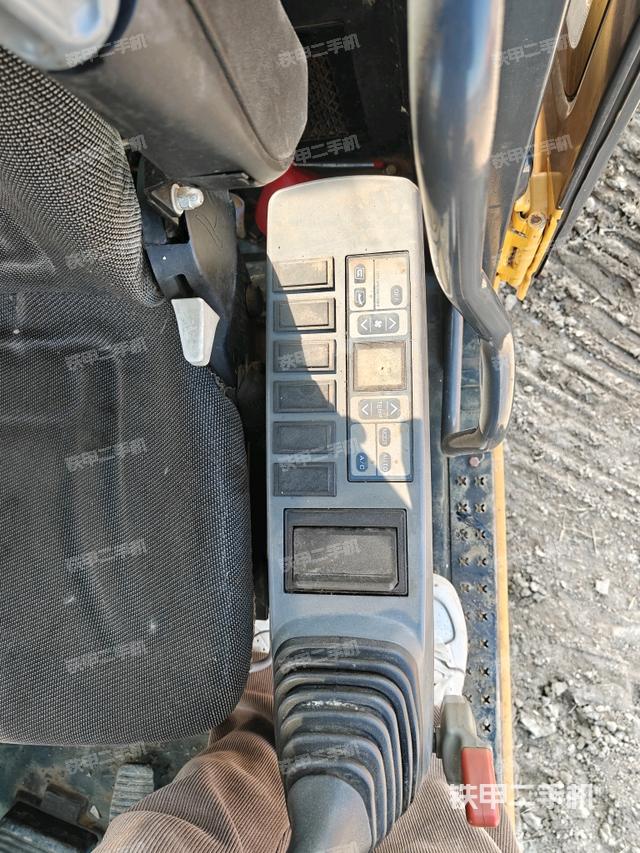 座椅左側(cè)控制臺(tái)/音響/含左手柄（駕駛室部分）