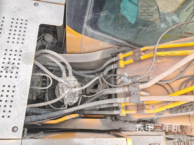 中央回转接头特写(上车部件) 中央回转接头特写(上车部件)