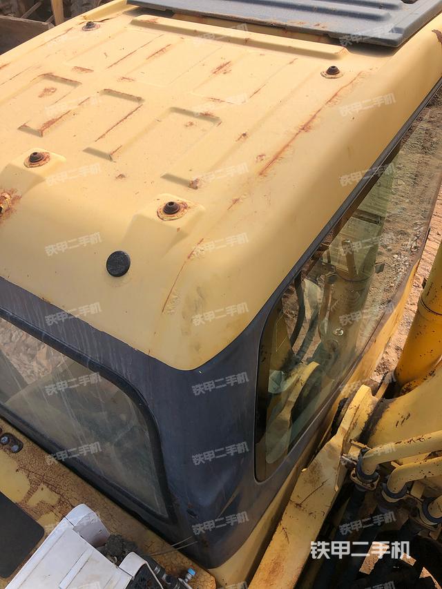 驾驶室顶部（整机外观）