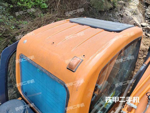 驾驶室顶部（整机外观）