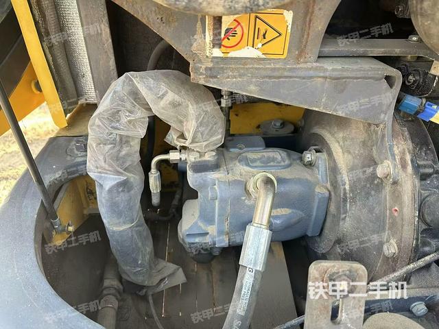 液壓泵艙室正面整體（整機(jī)外觀）