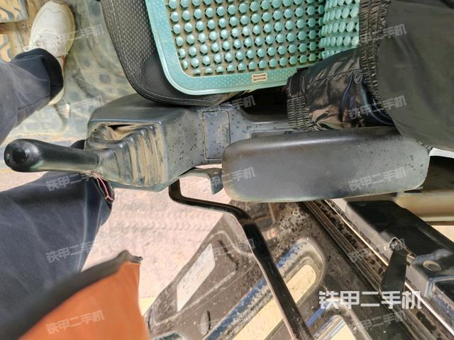 座椅右側(cè)控制臺(tái)/鑰匙門/油門/含右手柄（駕駛室部分）