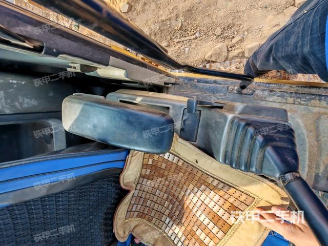 座椅左側(cè)控制臺/音響/含左手柄（駕駛室部分）