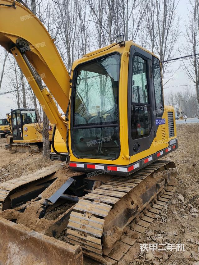 駕駛室頂部(整機外觀) 駕駛室頂部(整機外觀)