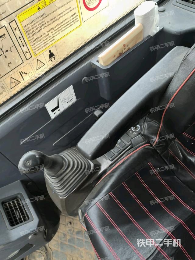 座椅左側(cè)控制臺(tái)/音響/含左手柄（駕駛室部分）