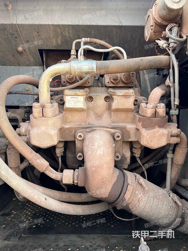 液壓泵艙室正面整體（整機(jī)外觀）