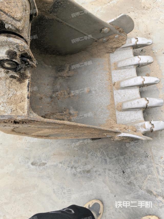 鏟斗右后整體（工作和回轉(zhuǎn)裝置）