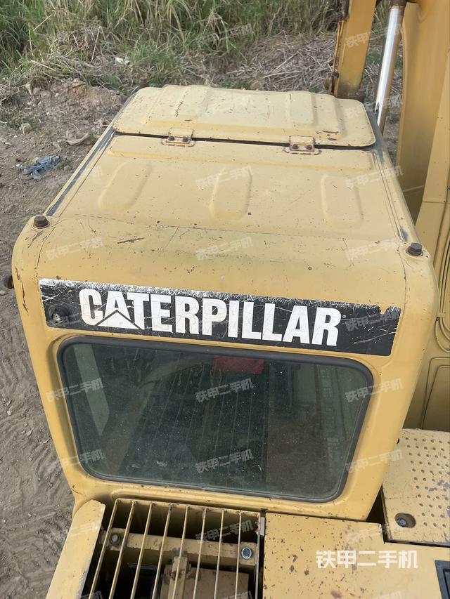 驾驶室顶部（整机外观）