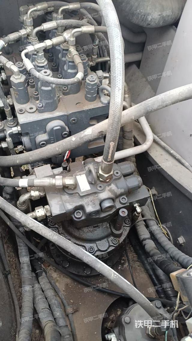 回轉(zhuǎn)馬達和主控閥（整機外觀）