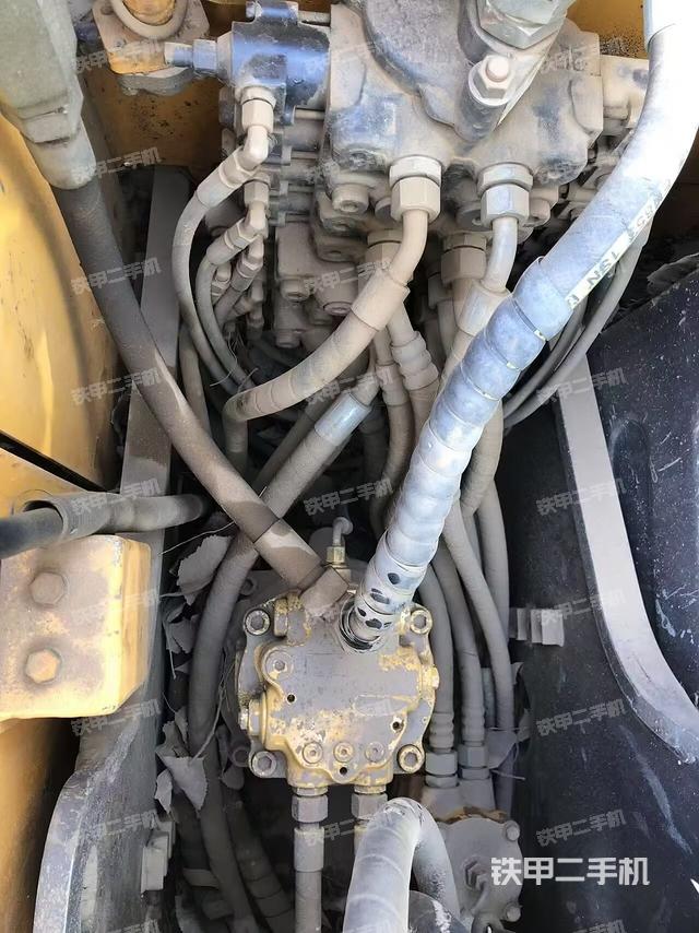 回轉(zhuǎn)馬達(dá)和主控閥（整機外觀）