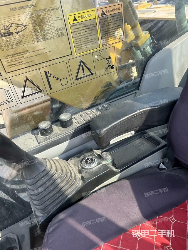 座椅右側控制臺/鑰匙門/油門/含右手柄（駕駛室部分）