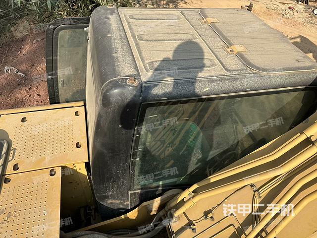 驾驶室顶部（整机外观）