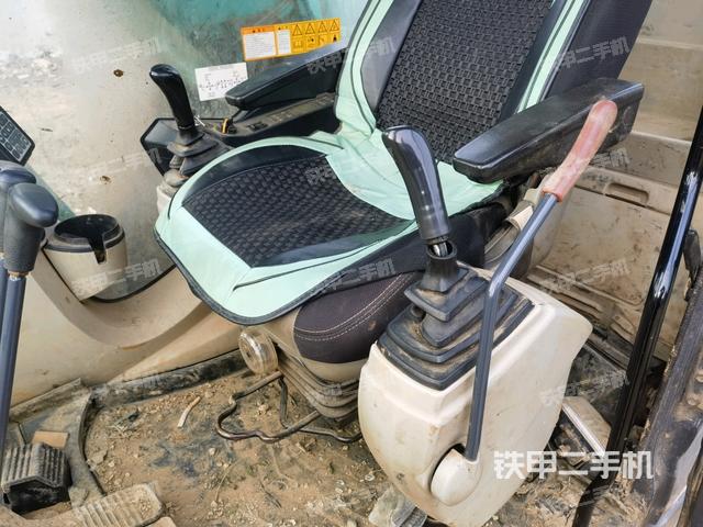 座椅左側(cè)控制臺(tái)/音響/含左手柄（駕駛室部分）