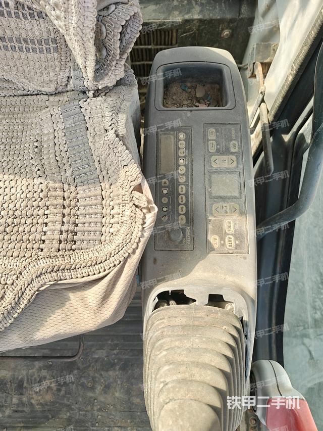 座椅左側控制臺/音響/含左手柄（駕駛室部分）