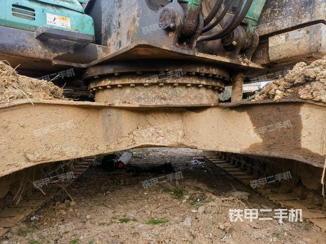 轉(zhuǎn)盤(pán)和下車(chē)架正前（工作和回轉(zhuǎn)裝置）