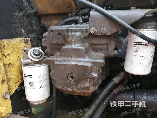 液壓泵艙室正面整體(整機(jī)外觀) 液壓泵艙室正面整體(整機(jī)外觀)