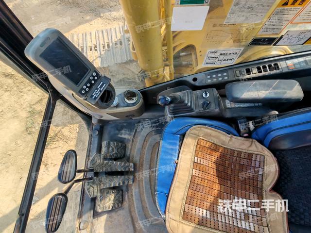 座椅右側(cè)控制臺/鑰匙門/油門/含右手柄（駕駛室部分）