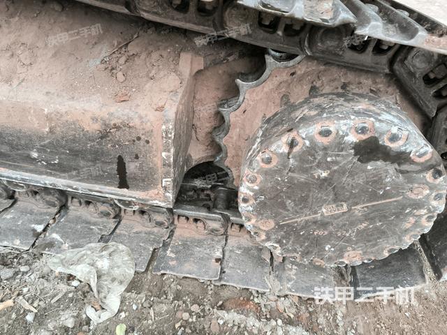 左驅(qū)動輪（行走機構(gòu)）