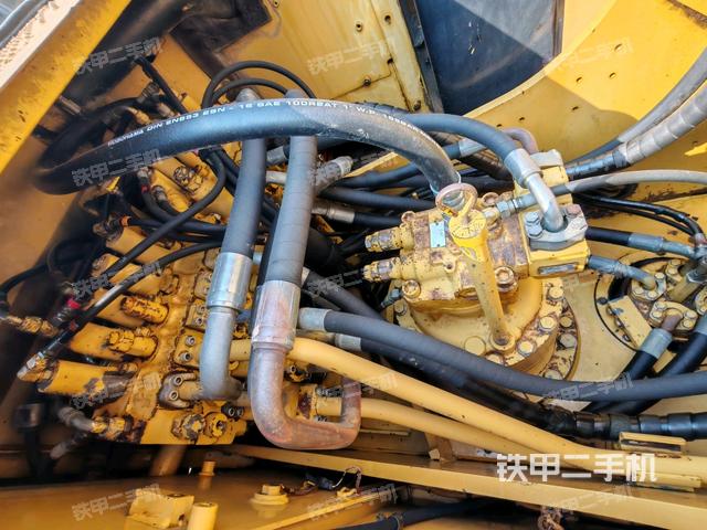 發(fā)動(dòng)機(jī)室（上車部件）