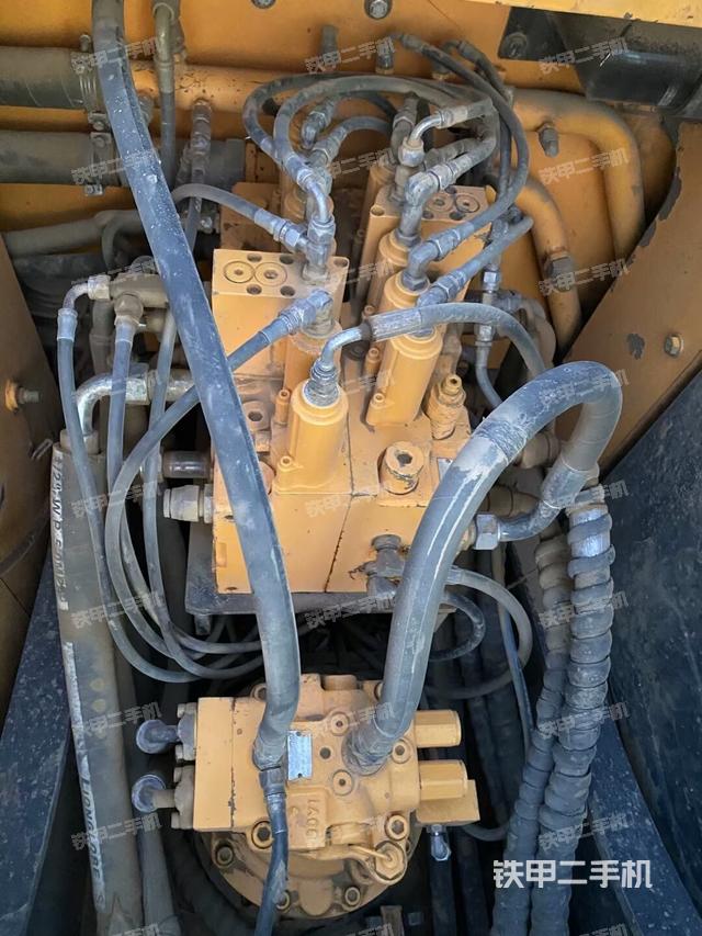 回轉馬達和主控閥（整機外觀）