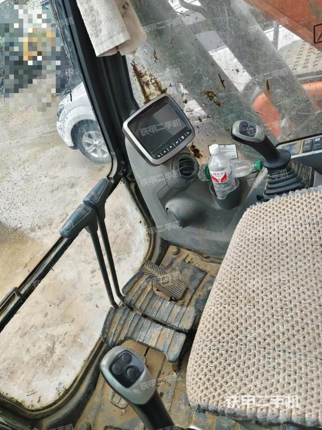 駕駛室整體（整機(jī)外觀）